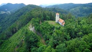 Produkcija Bakster -  cerkev sv. Neže na Golčaju (1)